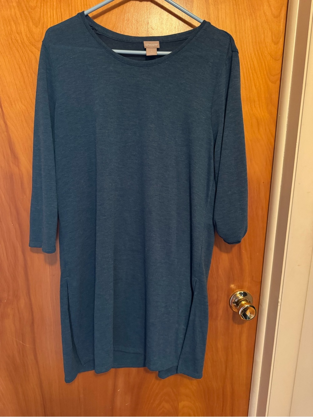 Chico’s Size 2 Slate Blue Tunic Top Pockets 3/4 Sleeve lightweight knit Large